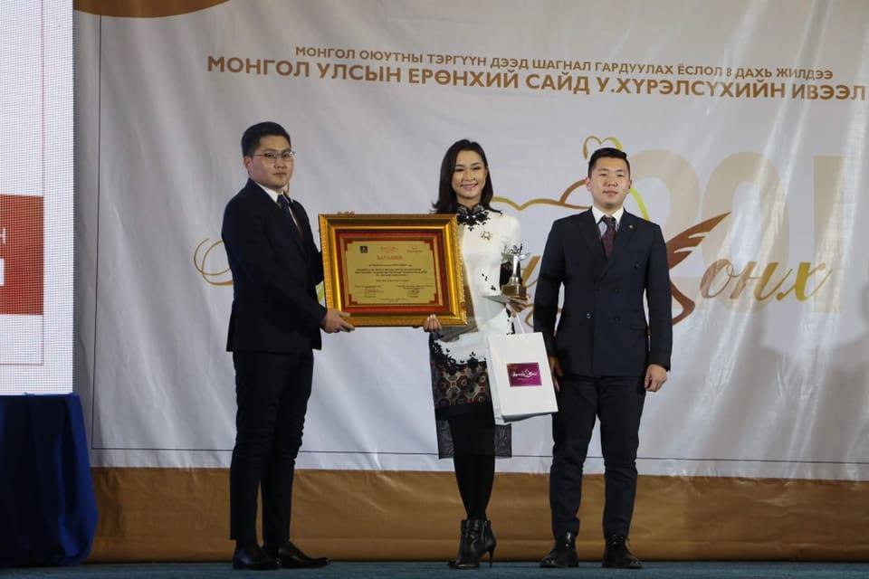 Мисс Б.Мөнхчимэг Монгол Улсын оны шилдэг оюутны нэгээр тодорчээ